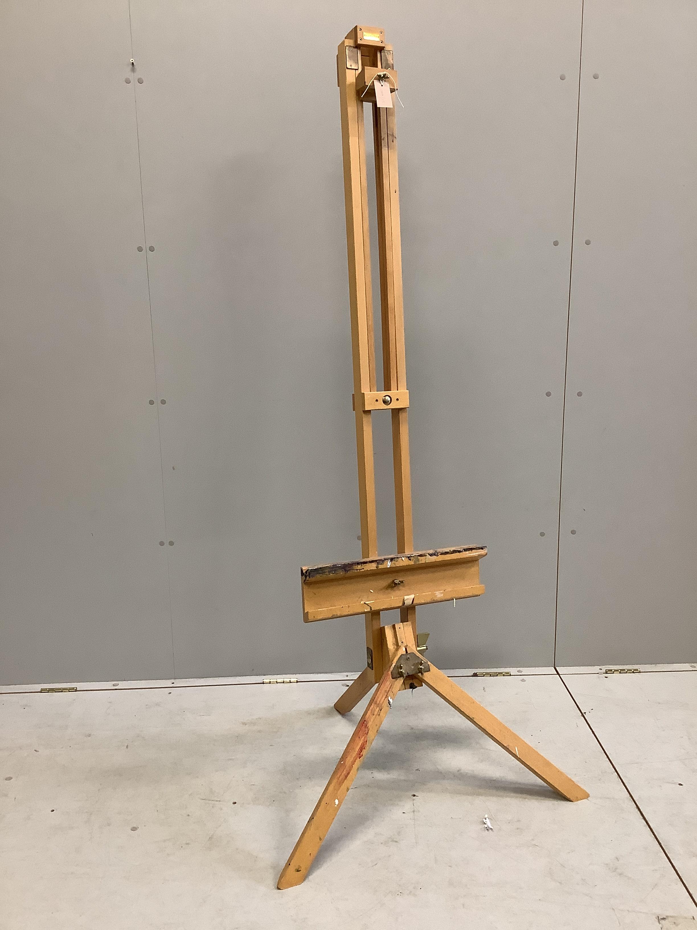 A Daler-Rowney beech artist's studio easel